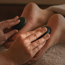 مساج الأحجار الساخنة 90 دقيقة